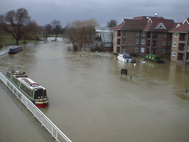 Eights marina and Cutter Ferry bridge