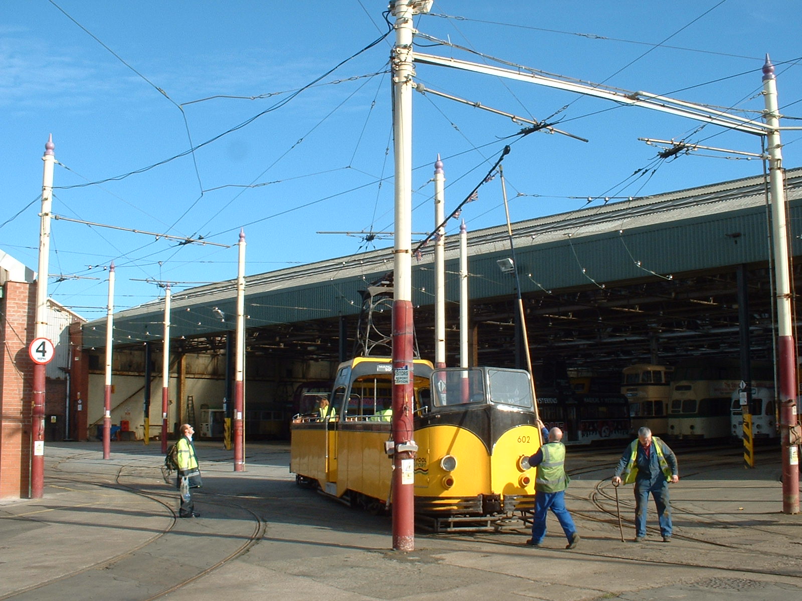Boat tram 602 arriving