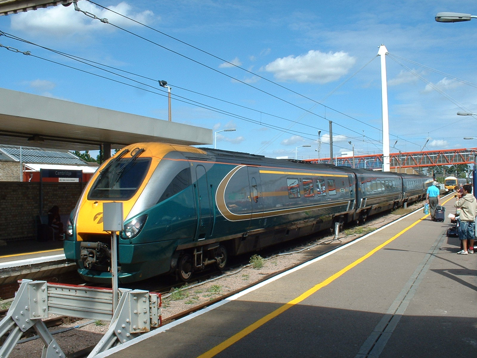 Awaiting departure to Hull in platform 6 (2)