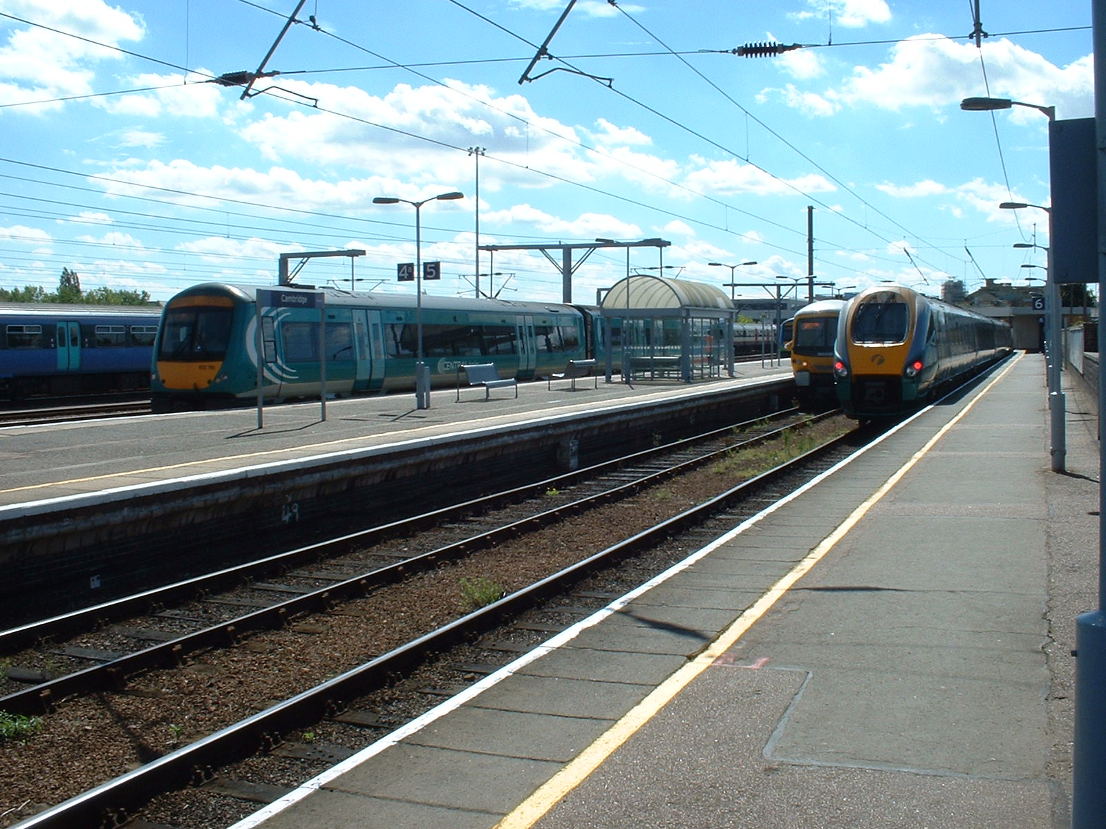 Classes 170, 365 and 222 in platforms 4, 5 & 6 (2)
